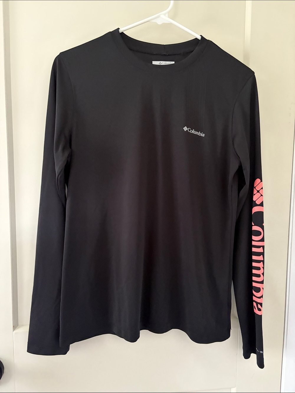 Women’s Omnishade Columbia Black Long Sleeve Tee with Pink Sleeve